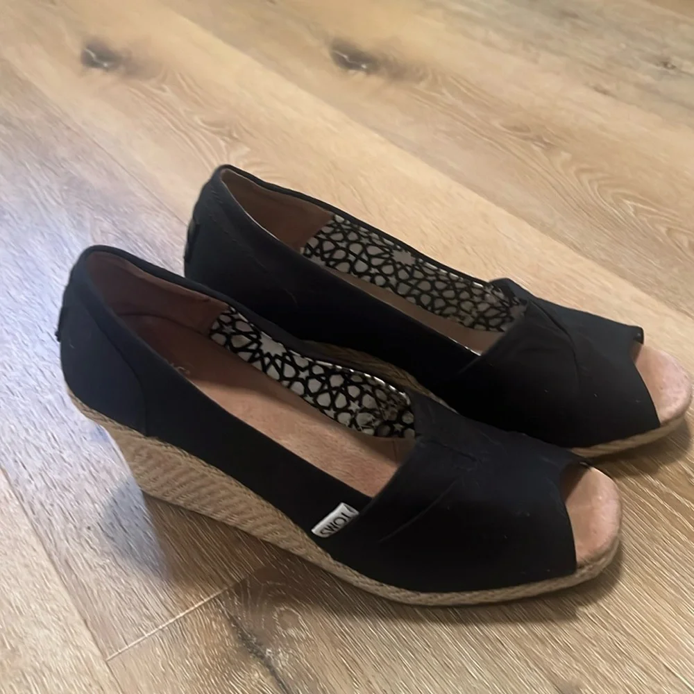 TOMS Black Peep-Toe Wedges Size 9 Great Used Condition
